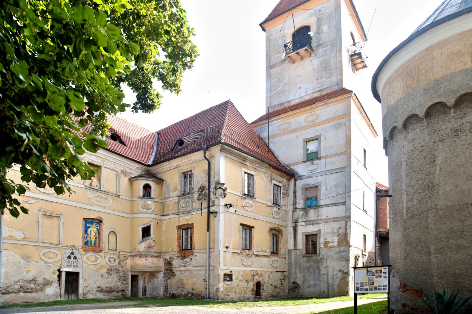 Hrad a zámek Poběžovice Turistické okruhy